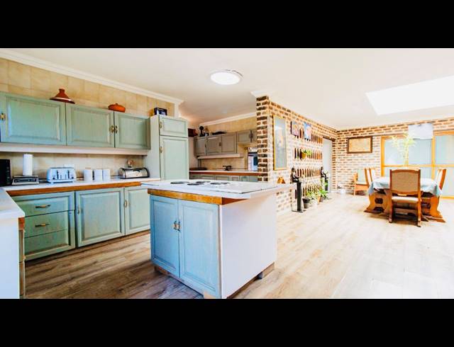 5 BEDROOM FREEHOLD FOR SALE IN BRACKENHURST